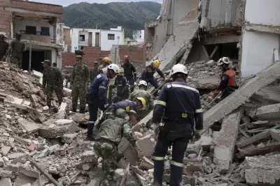 Dödssiffran stiger efter kraftiga skalvet i Colombia