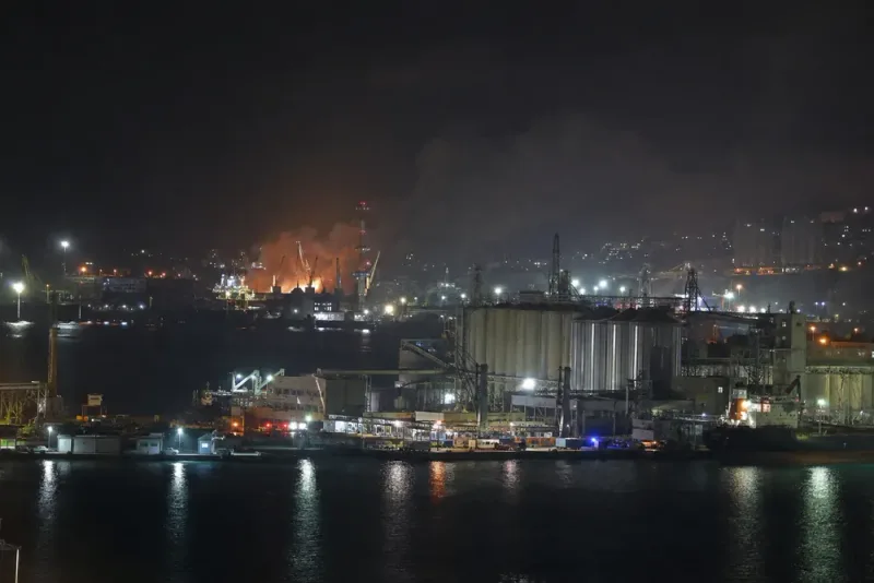 Ukraina attackerade rysk marinbas och spannmålsterminaler