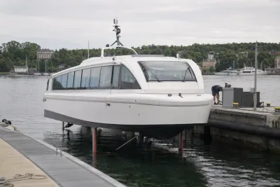 Styrfel stoppar elbåten Nova i Stockholms skärgård