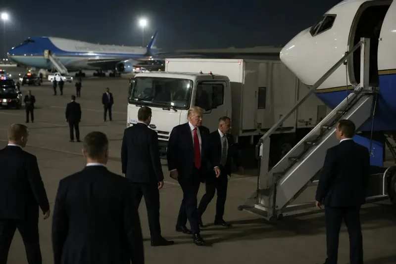 Trump flög hemligt efter uppgift om rakethot Trump flög hemligt efter uppgift om rakethot