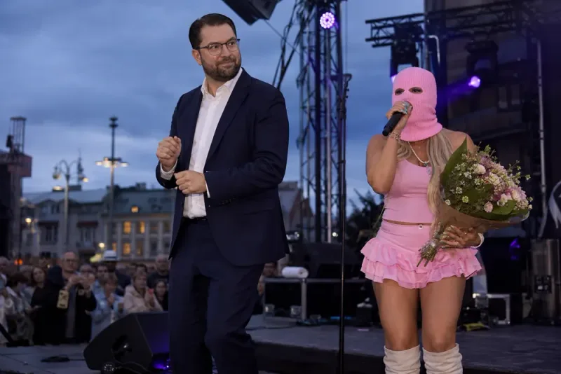 Jimmie Åkesson tonar ned strategin bakom artistsamarbetet