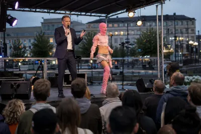 Fröken Snusk uppträdde med Jimmie Åkesson i Göteborg