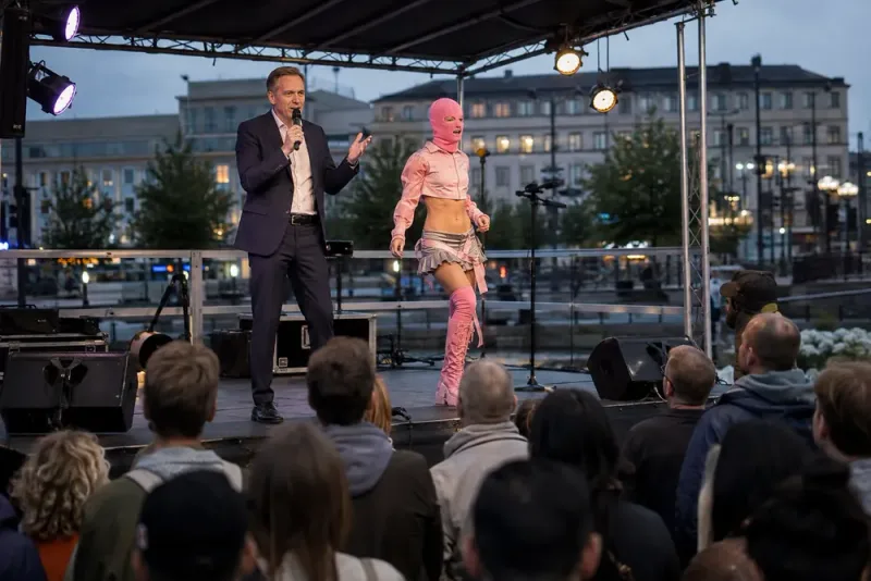 Fröken Snusk uppträdde med Jimmie Åkesson i Göteborg