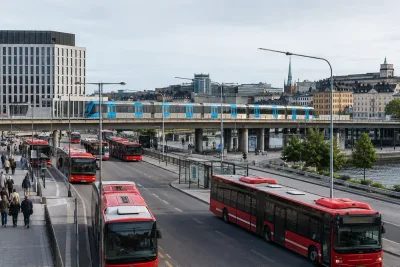 Fler SL-avgångar efter kraftig ökning av månadskort Fler SL-avgångar efter kraftig ökning av månadskort