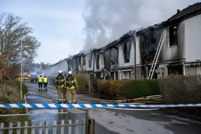 Tio bostäder nedbrända i storbrand i Arboga