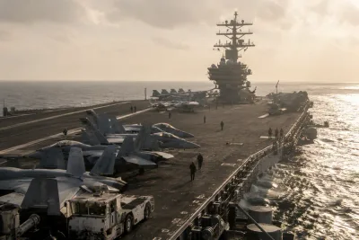 Besättningsmän uppges ha försökt lämna USS Abraham Lincoln