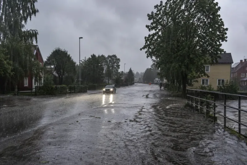 SMHI varnar för kraftiga regn i fyra län