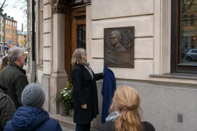 Michael B. Tretow hedras med plakett i Norrköping