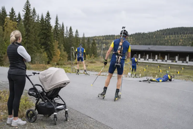 Babyboomen förändrar vardagen i skidskyttelandslaget