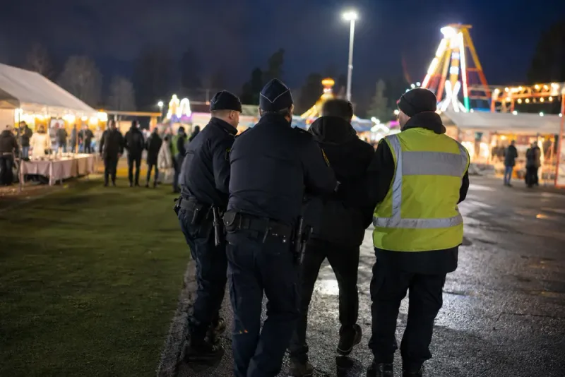 Våldsam man omhändertogs under Joelmässan