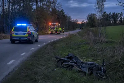 Motorcyklist i 50-årsåldern avled efter singelolycka