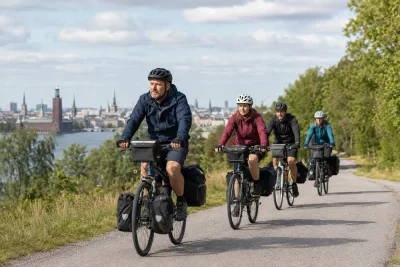 Cyklister på väg mot klimatmanifestation i Stockholm