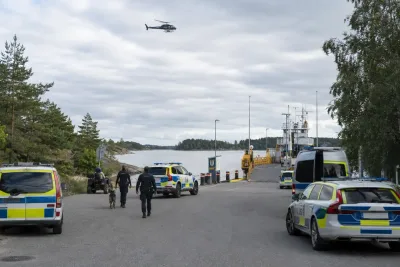 Polisinsats med hundpatruller och helikopter på Ljusterö