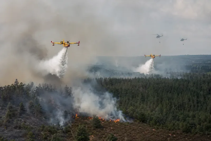 Belgisk storbrand växer – svenska flyg deltar