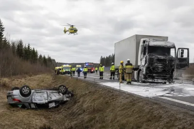 Tre svårt skadade efter frontalkrock på E20