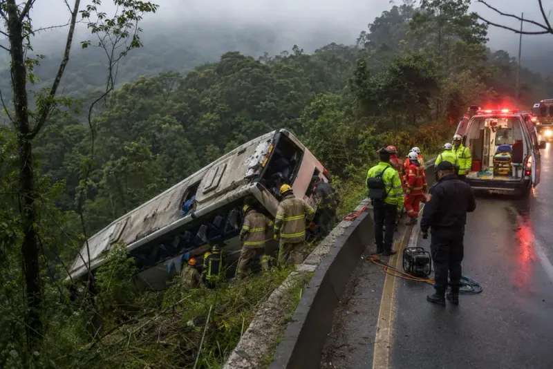 Tio kvinnor döda efter bussolycka i Brasilien