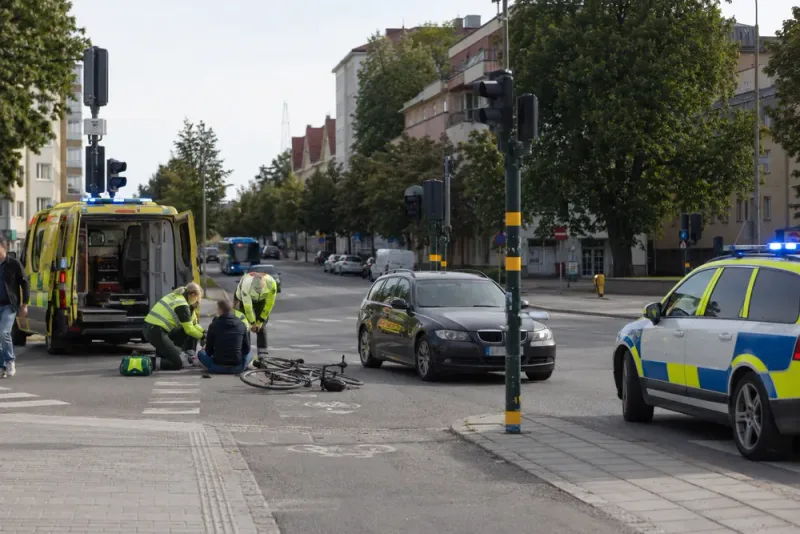 Cyklist förd till sjukhus efter krock i Umeå