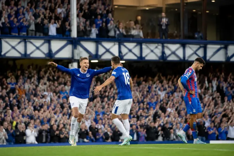 Everton vann när Andy Burnham såg på