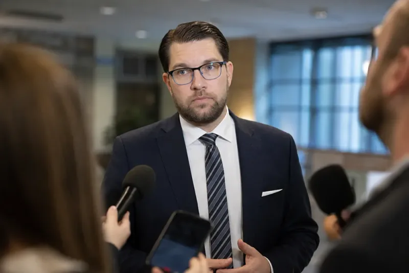Åkesson vill ändra permanenta uppehållstillstånd