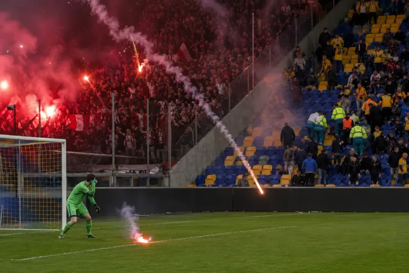 Fem skadade av pyroteknik