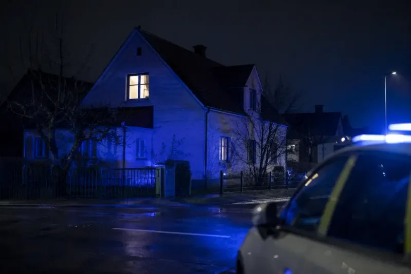 Pappa döms till åtta års fängelse för dottervåldtäkt