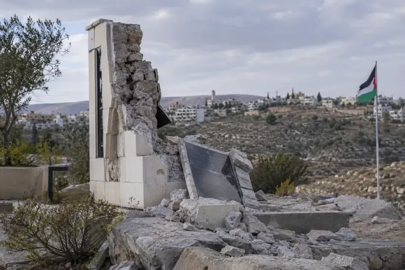 Tzvi Yedidia Sukkot förstörde palestinskt minnesmärke