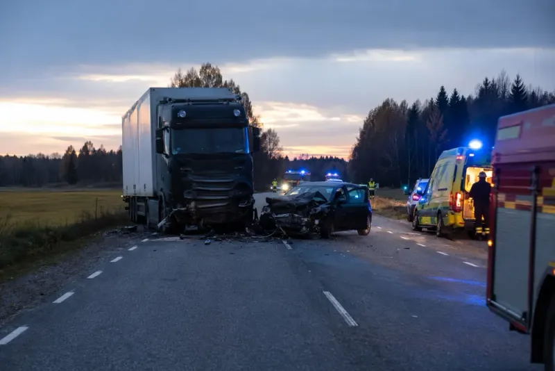 Man avled efter frontalkrock på riksväg 55