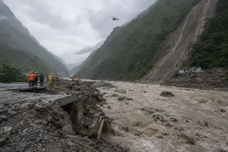 Åtta döda efter omfattande översvämningar i Nepal
