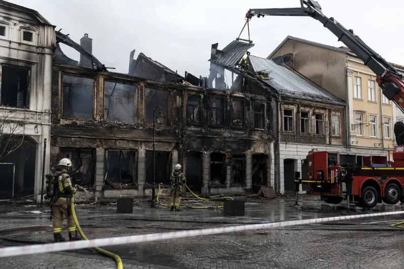 Två byggnader förstörda efter brand i Karlshamn