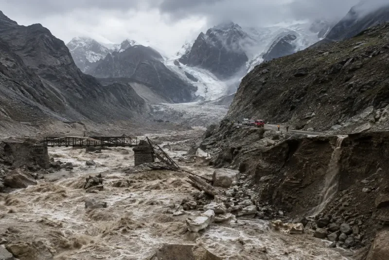 Forskarteori: Glaciärkollaps utlöste dödlig flodvåg