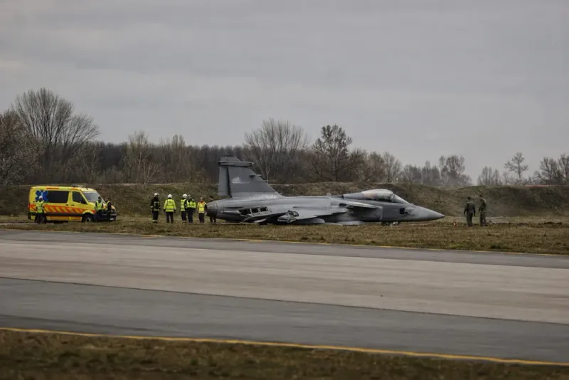 Gripenpilot opererad efter haveri i Ungern