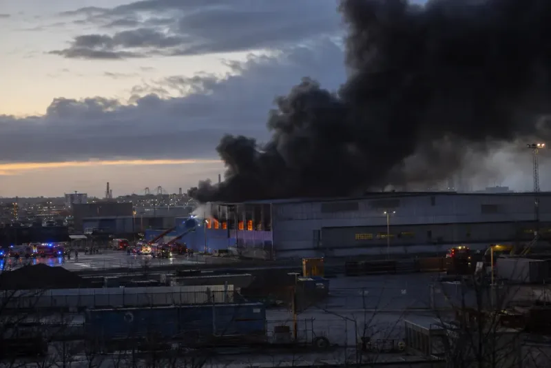 Kemikaliebrand i Göteborg – boende varnas för röken