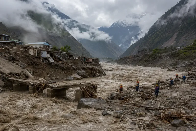 Över 390 döda efter katastrofen vid Nepal och Tibet