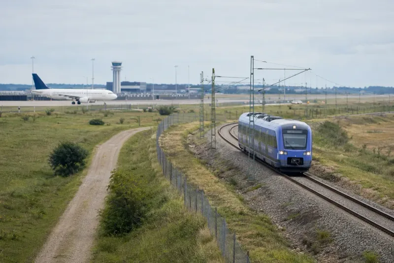 KD vill dra om Stångådalsbanan vid flygplatsen