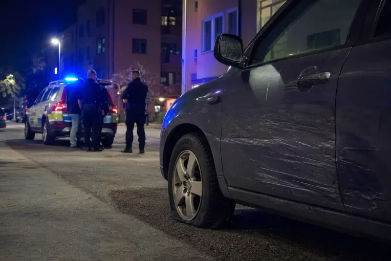 Kvinna anhållen efter misstänkt mordförsök på polis