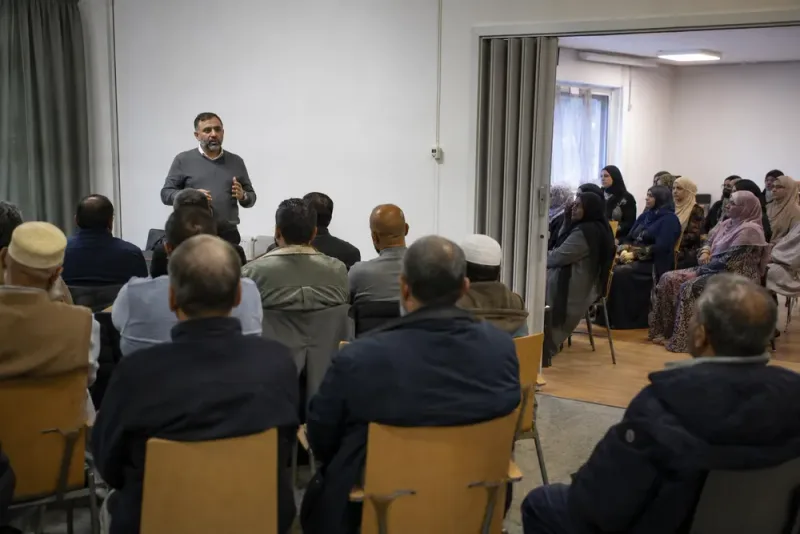 S-ledare deltog i möte med könsuppdelad publik