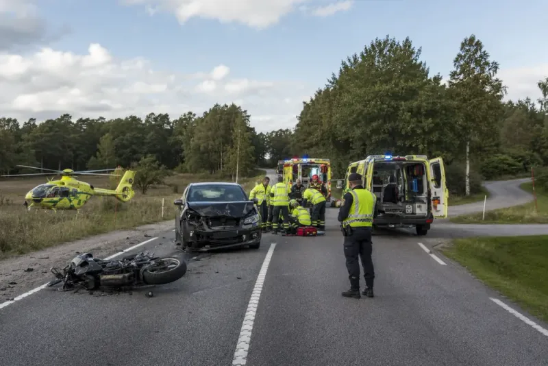 Motorcyklist allvarligt skadad i kollision på Orust