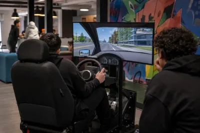 Gratis bilsimulator invigd för unga i Angered
