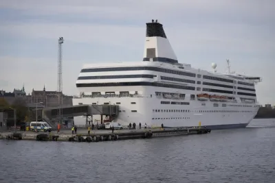 Två kvinnor gripna efter fartygsaktion i Stockholm