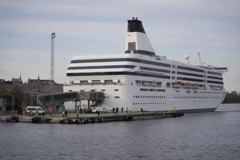 Två kvinnor gripna efter fartygsaktion i Stockholm
