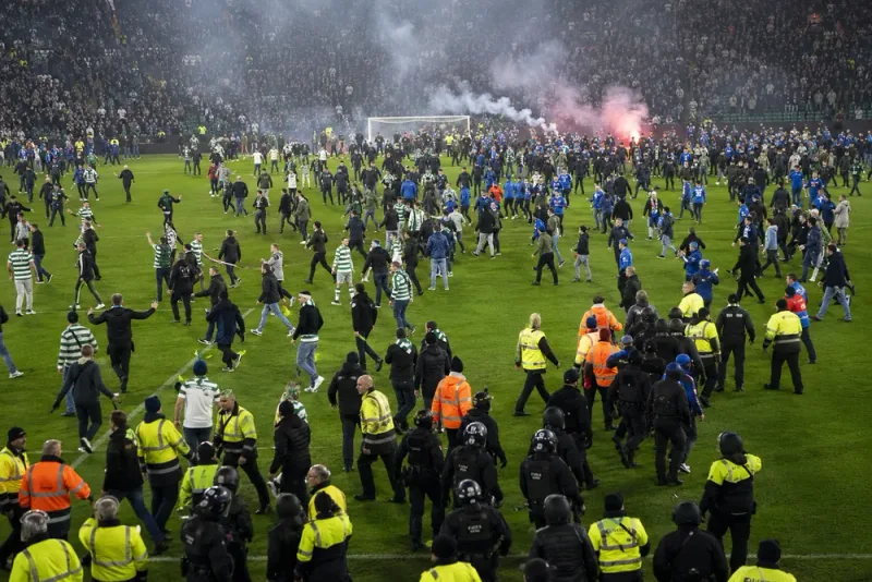 Celtic och Rangers straffas efter derbykaos