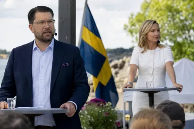 Åkesson ifrågasätter KD:s lojalitet inför valet