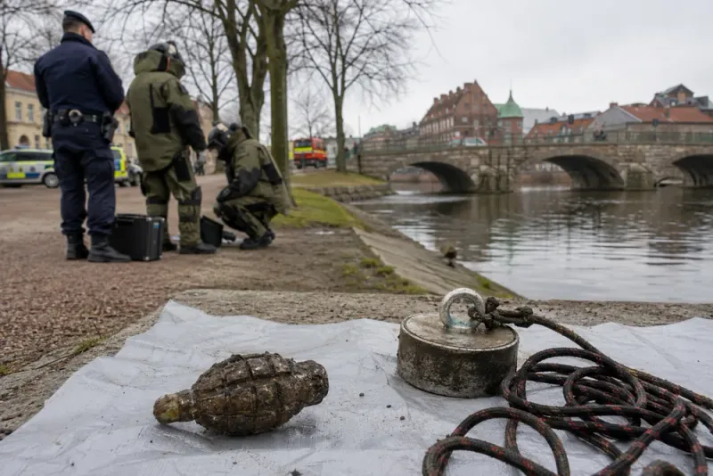Skarp granat drogs upp ur Helge å