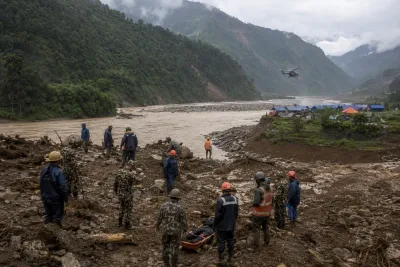 734 döda i Nepal efter katastrofen