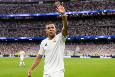 Kylian Mbappé firade målet mot läktaren