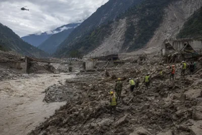 Minst 903 döda efter katastrofen i Nepal