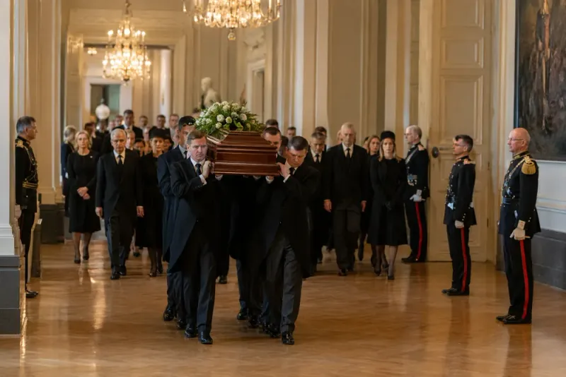 Kritik efter Marius Borg Høibys roll vid kungens kista