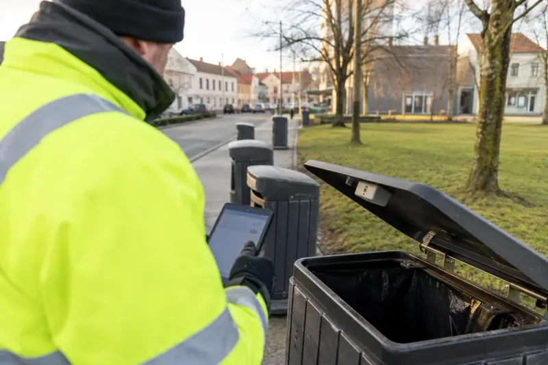 Sensorer styr när Grästorps papperskorgar töms