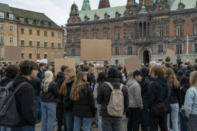 Hundratals elever strejkar mot möjlig utvisning