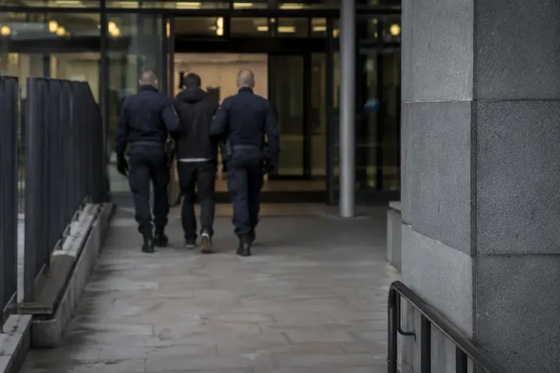 Terrormisstänkt 35-åring kvar i häkte
